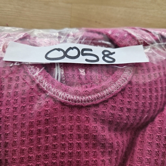 Andree By Unit Waffle Knit Reverse Stitching Pink Med Top Oversized V-Neck NWT - Picture 14 of 14